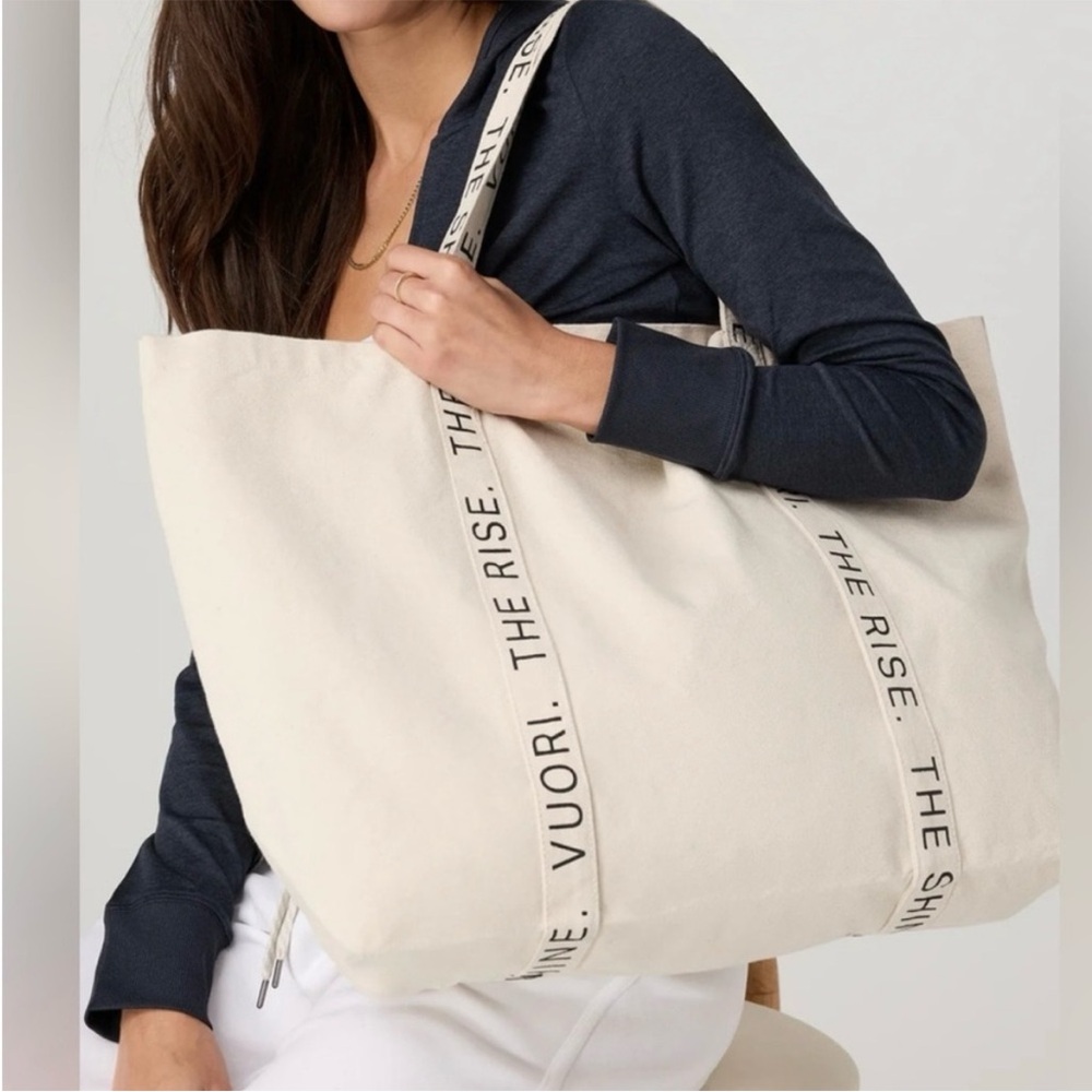 🤍 Vuori The Rise The Shine Large Canvas Tote Cream Black